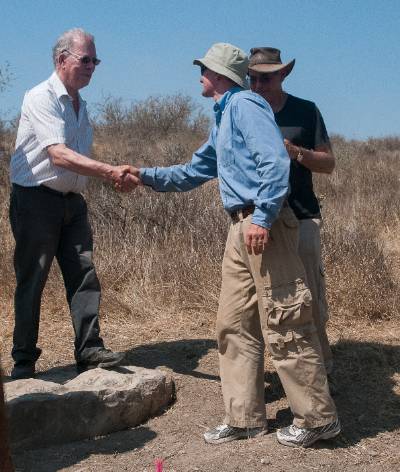 people handshaking