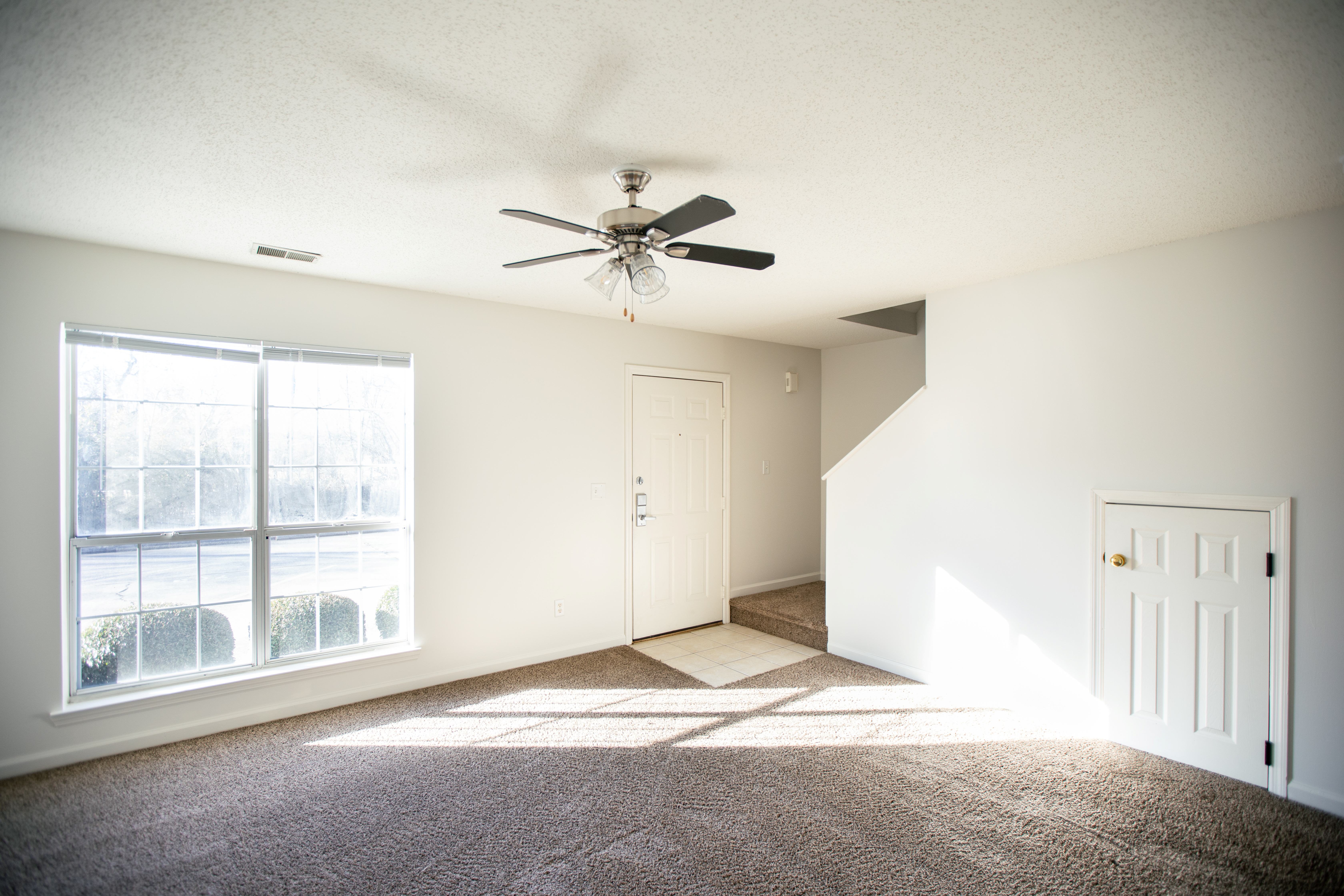 ENTRY LIVING                    