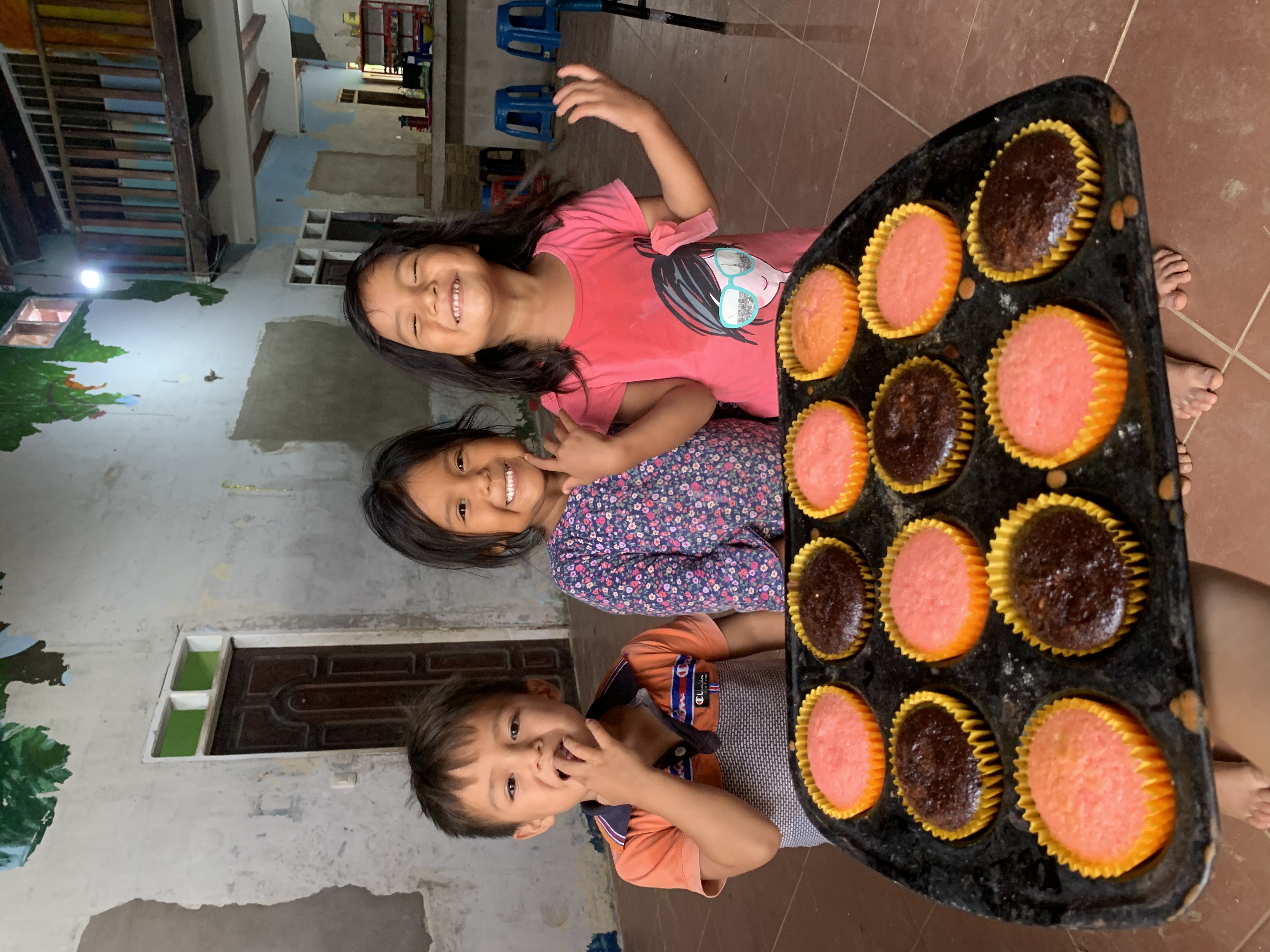 children making cupcakes